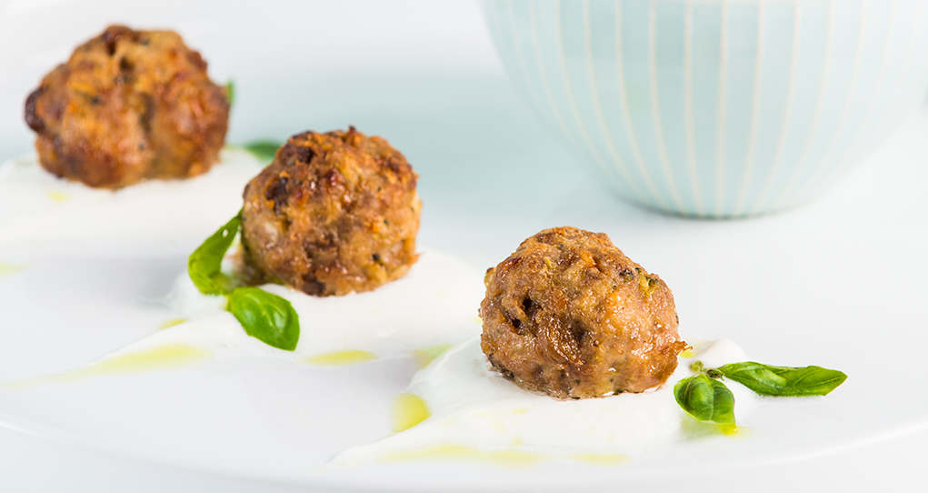 Mediterranean Lamb Meatballs with Yogourt Tahini Sauce